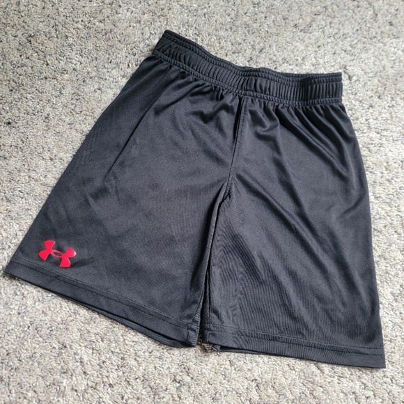 Under Armour boys black with red athletic shorts size 6 - Picture 1 of 4